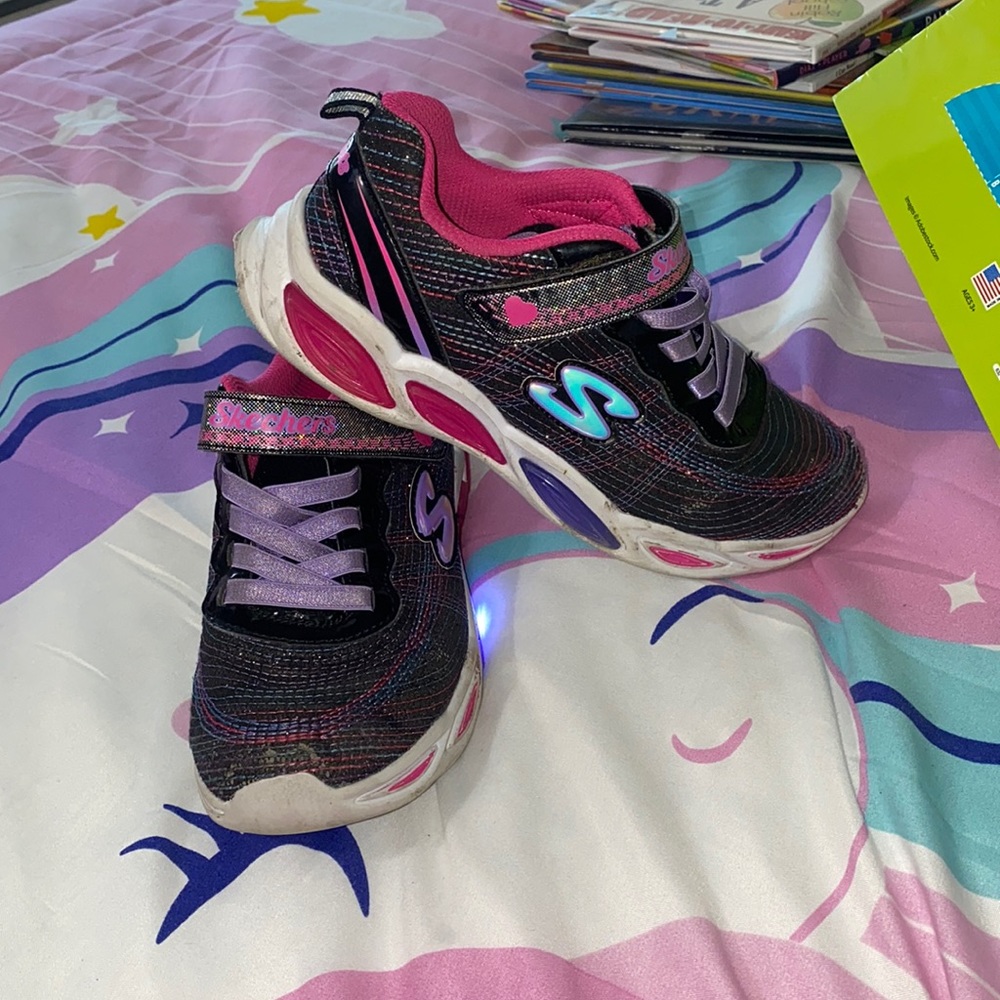 Sketchers light Shoes